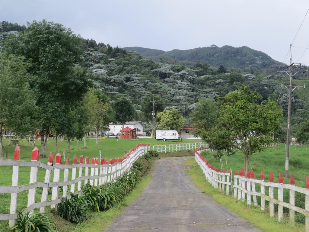 Finca Recreacional Marcelandia Santa Rosa de Cabal Exteriör bild
