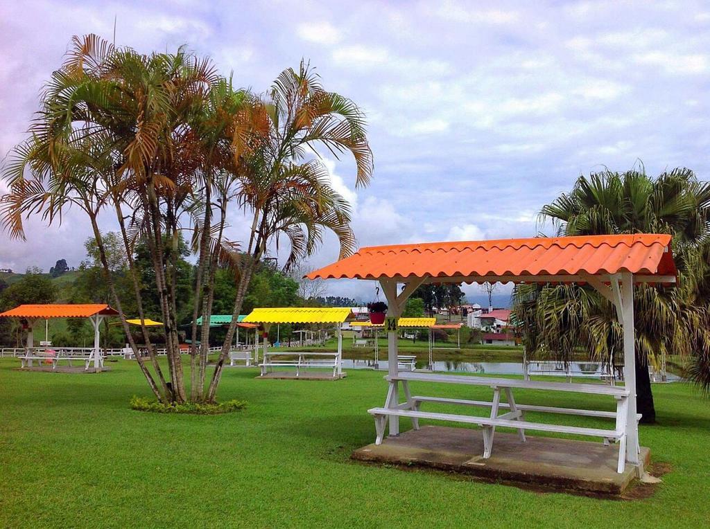 Finca Recreacional Marcelandia Santa Rosa de Cabal Exteriör bild